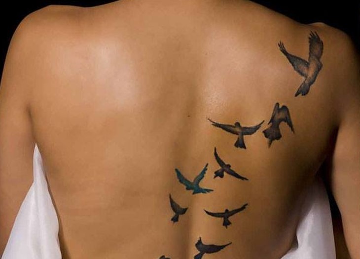 tetovaža ptice u letu