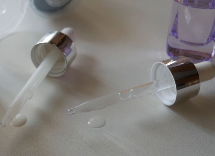 prikaz serum bočice i pipeta