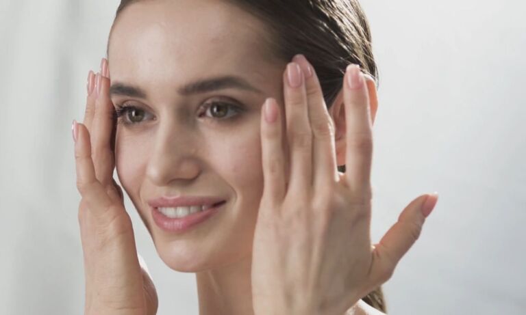 prikaz devojke sa čistim licem